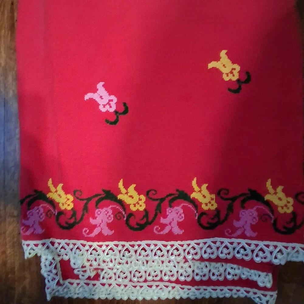 Unbranded vintage embroidered red tablecloth 59x52